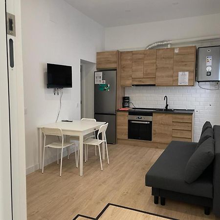 U1 Ap Nuevo, Bien Comunicado Madrid Centro Apartman Kültér fotó