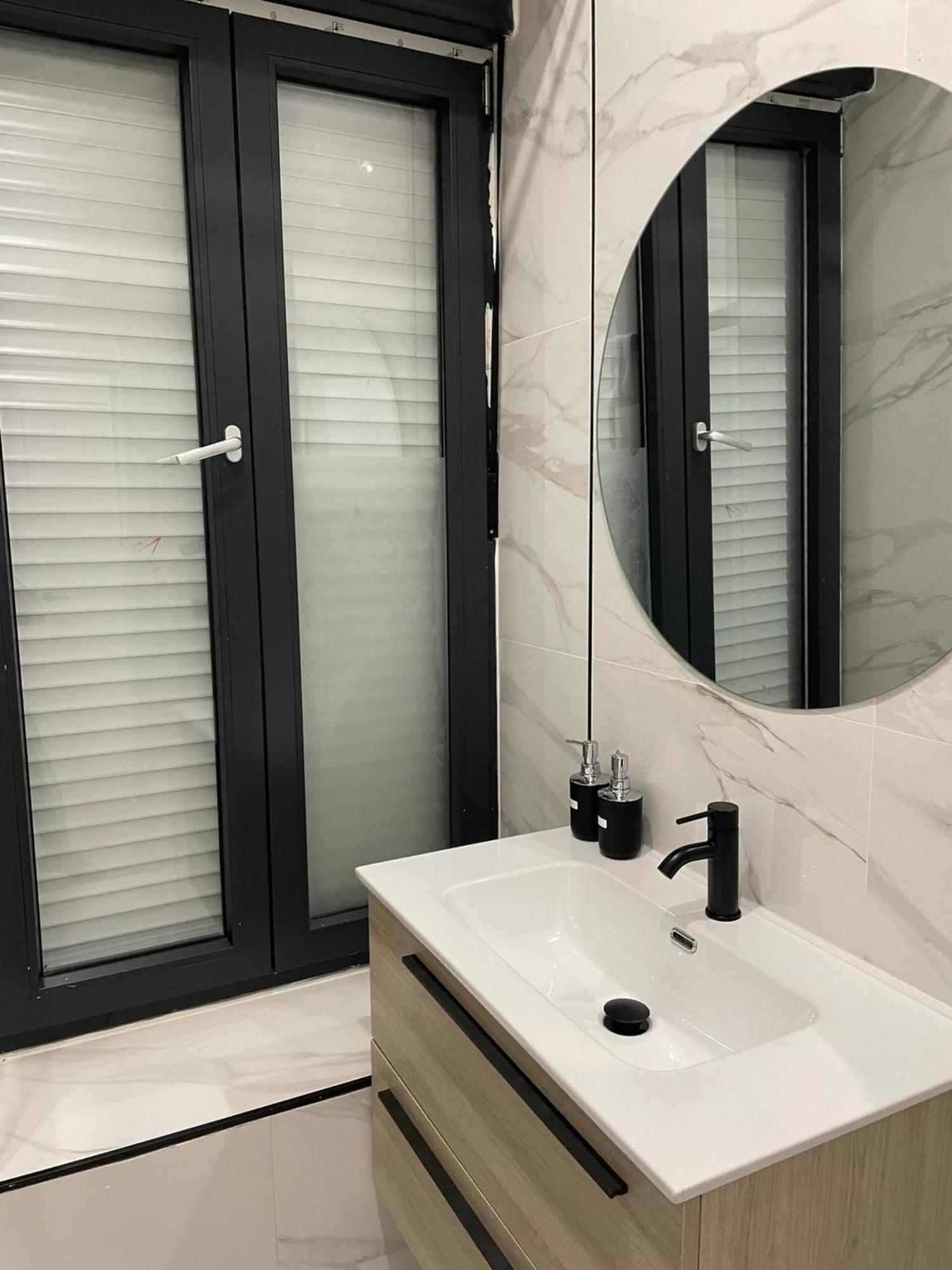U1 Ap Nuevo, Bien Comunicado Madrid Centro Apartman Kültér fotó