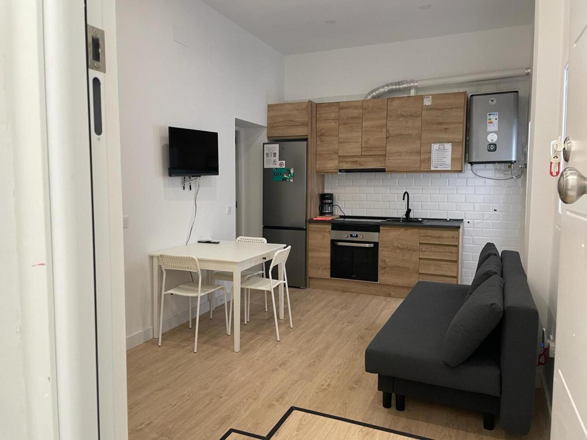 U1 Ap Nuevo, Bien Comunicado Madrid Centro Apartman Kültér fotó